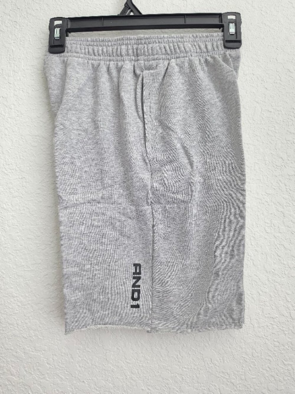 NWT ANDI boy's basketball shorts. SIZE M (8).